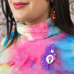 Erstwilder Carebears (2022) - Share Bear Brooch 7 Erstwilder Carebears (2022) - Share Bear Brooch -Playworld Shop AA1BH10ShareBearBroochMODEL