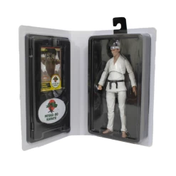 Diamond Select Cobra Kai - Daniel LaRusso SDCC 2022 Exclusive VHS 7" Scale Action Figure 9 Diamond Select Cobra Kai - Daniel LaRusso SDCC 2022 Exclusive VHS 7" Scale Action Figure -Playworld Shop CobraKaiDanielLarussoSDCCExclusiveVHSActionFigureboxopen