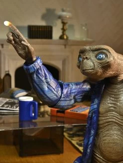 NECA E.T. Telepathic Ultimate 40th Anniversary 7" Scale Action Figure -Playworld Shop NECAET40thAnniversaryTelepathicActionFigurelife1