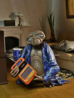 NECA E.T. Telepathic Ultimate 40th Anniversary 7" Scale Action Figure -Playworld Shop NECAET40thAnniversaryTelepathicActionFigurelife2