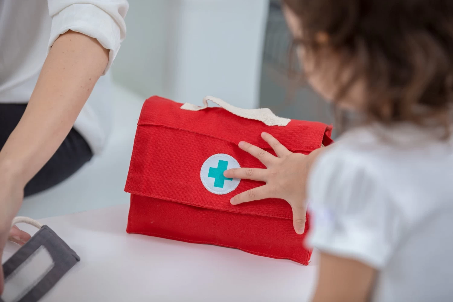 Plan Toys - Doctor Set 5 Plan Toys - Doctor Set - Image 3