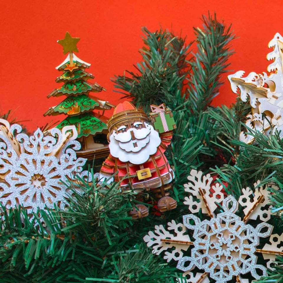 Kigumi - Santa Claus Plywood Puzzle (coloured) 3 Kigumi - Santa Claus Plywood Puzzle (coloured)