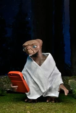 NECA E.T. Ultimate 40th Anniversary 7" Scale Action Figure 10 NECA E.T. Ultimate 40th Anniversary 7" Scale Action Figure -Playworld Shop Ultimate ET 4 scaled 1